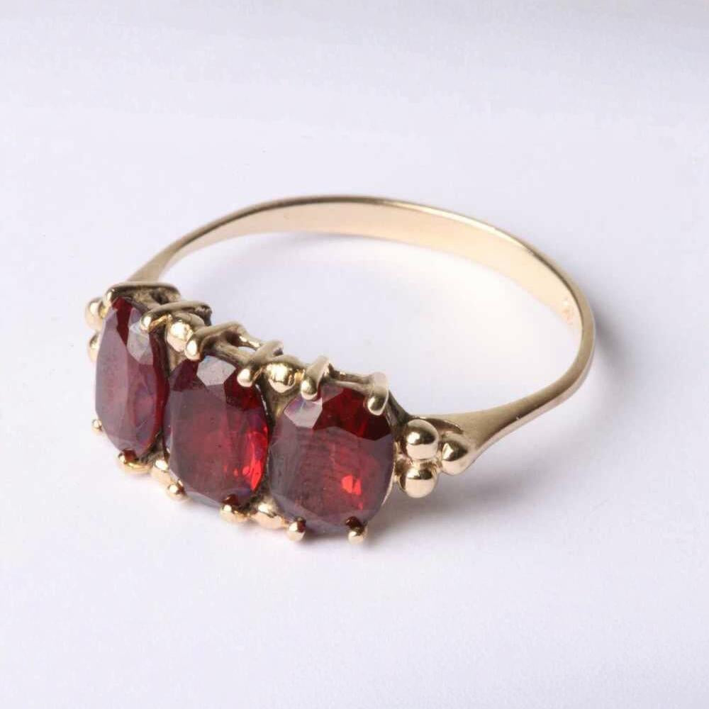 Vintage Gold Garnet Set Ring