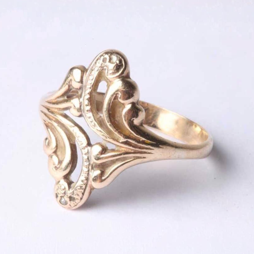 Vintage Gold and Diamond Ring