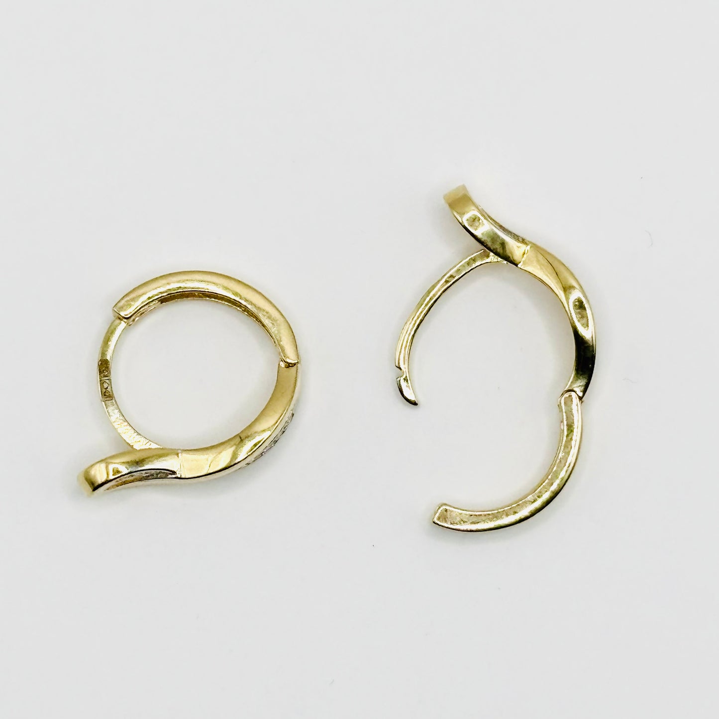 Vintage Gold Stud Earrings with Diamonds