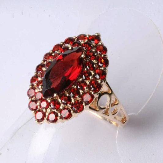 Vintage Gold Garnet Set Ring