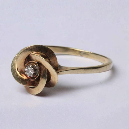 Vintage Gold Rose-Shaped Ring with Diamond Center